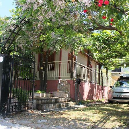 Α Lovely Home For A Summer Vacation อัสโปรวาลตา ภายนอก รูปภาพ