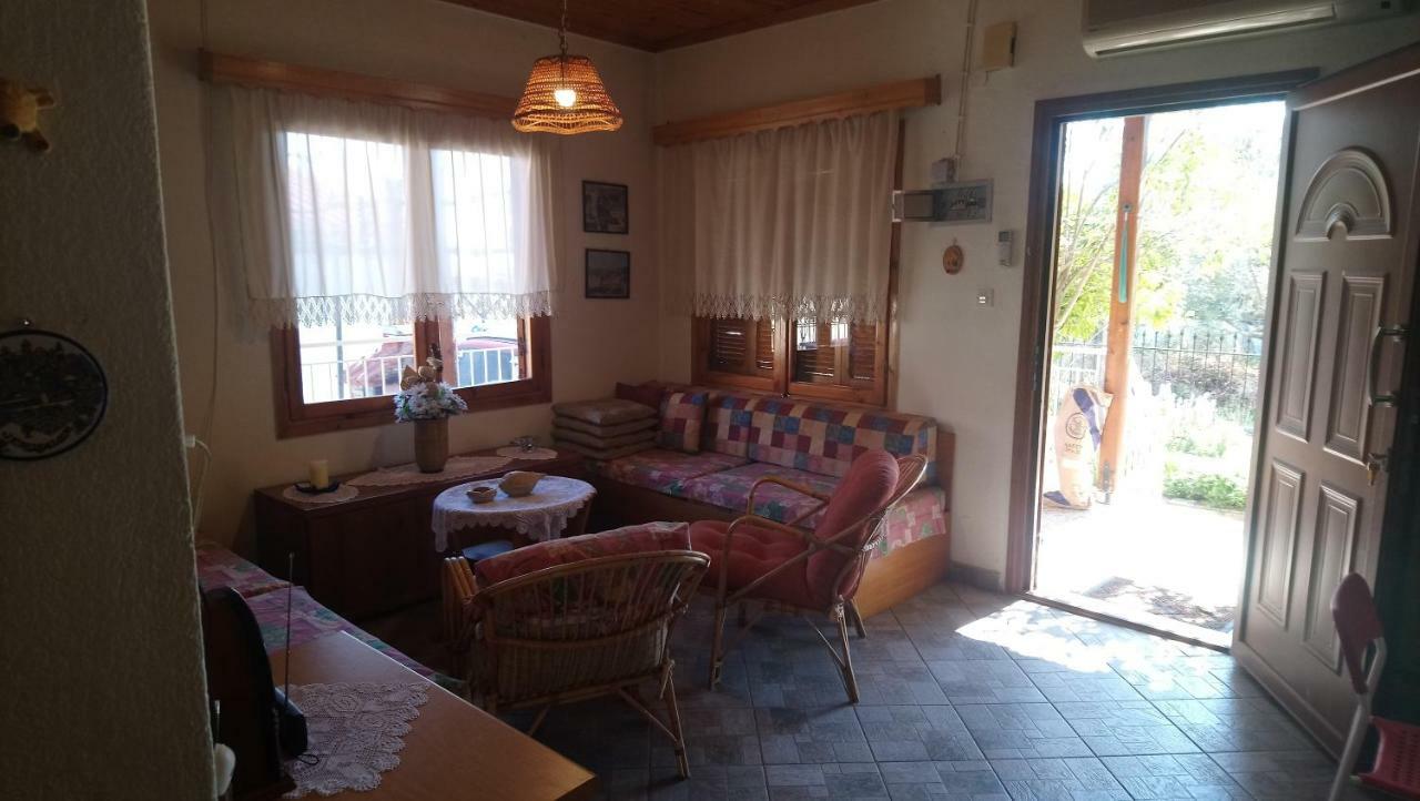 Α Lovely Home For A Summer Vacation อัสโปรวาลตา ภายนอก รูปภาพ