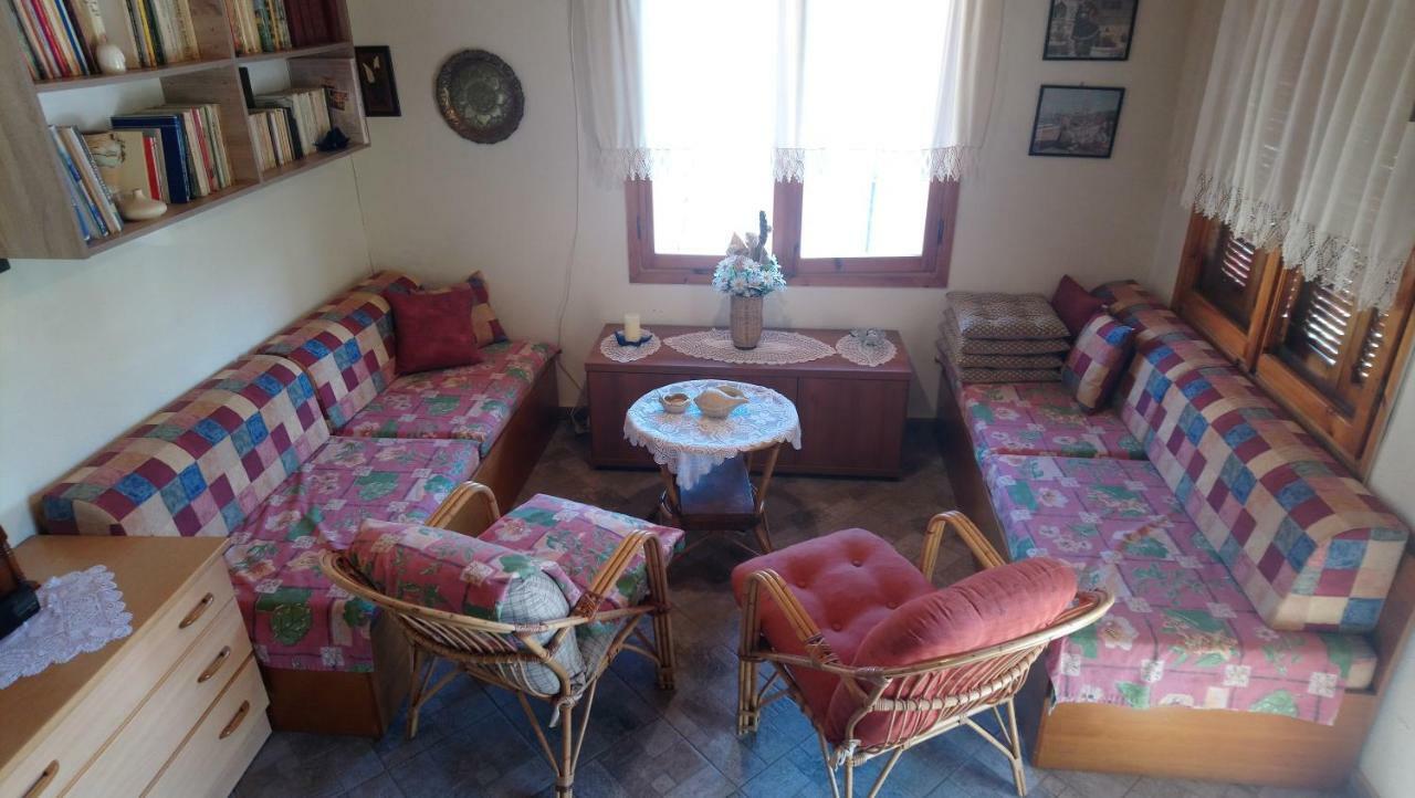 Α Lovely Home For A Summer Vacation อัสโปรวาลตา ภายนอก รูปภาพ