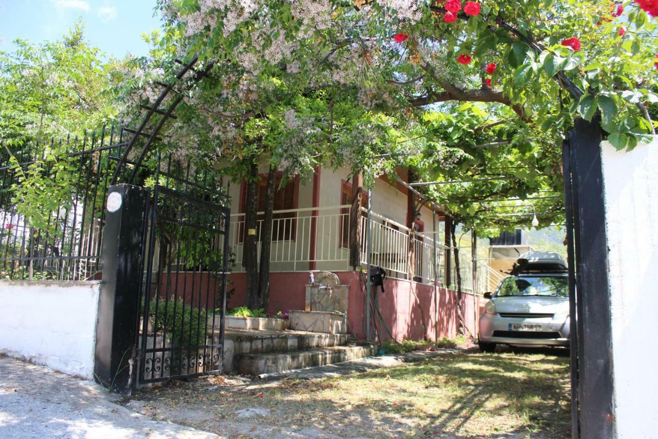 Α Lovely Home For A Summer Vacation อัสโปรวาลตา ภายนอก รูปภาพ